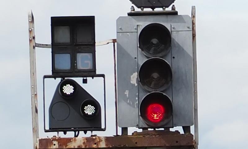 Signal EB657 at Ladybank: Signal EB657 indications for route set into Down Loop Photo of Signal EB657 at Ladybank