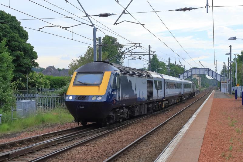 5T01: 43034 + 43135 at Slateford station on 5T01 15.00 Slateford Depot to Inverness TMD on 28/06/2021 Photo of 5T01