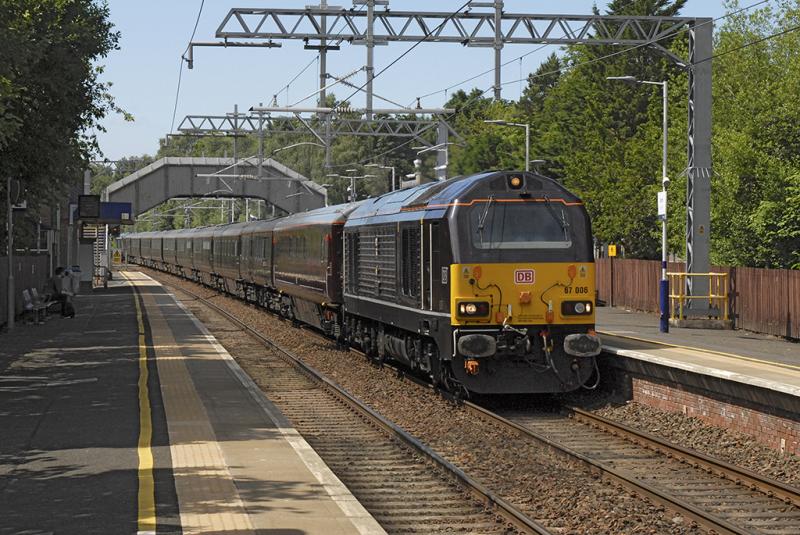 Photo of 67006 & 67005 Royal Train at Lenzie