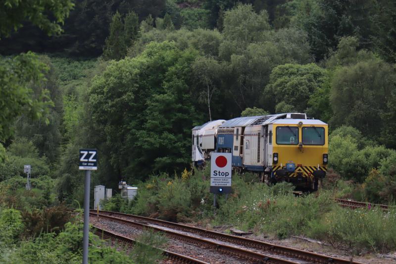 SB Rail: Ballast Regulating Machine DR 77001 @ Tulloch CE Sidings: Hiding in sidings at Tulloch this afternoon. Working tonight then off home tomorrow evening. Named: Anthony Lou Phillips. Photo of SB Rail: Ballast Regulating Machine DR 77001 @ Tulloch CE Sidings