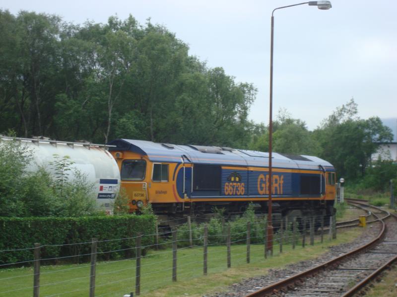 66736 Shunting at the Lochaber Smelter: Last night's service from North Blyth being reversed into the Smelter's south sidings.The other line leads to the north sidings and are clearly also in use. Photo of 66736 Shunting at the Lochaber Smelter