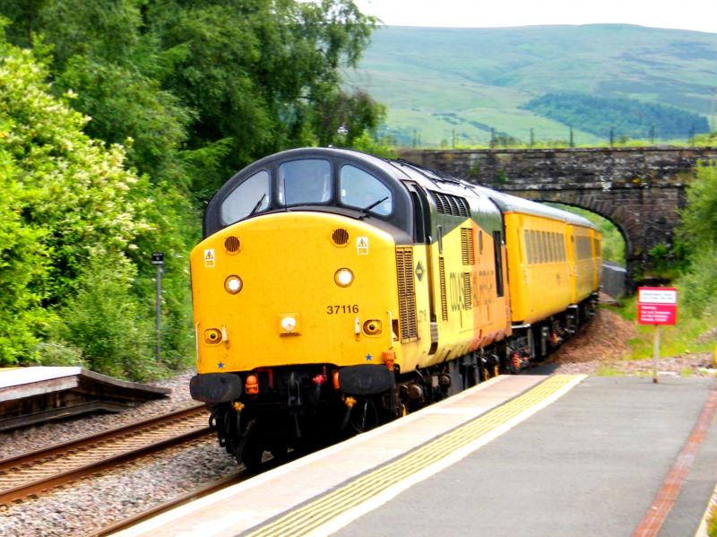 37116 @ Gleneagles - 10 July 2021: 1Q77 heading to Inverness, at speed Photo of 37116 @ Gleneagles - 10 July 2021