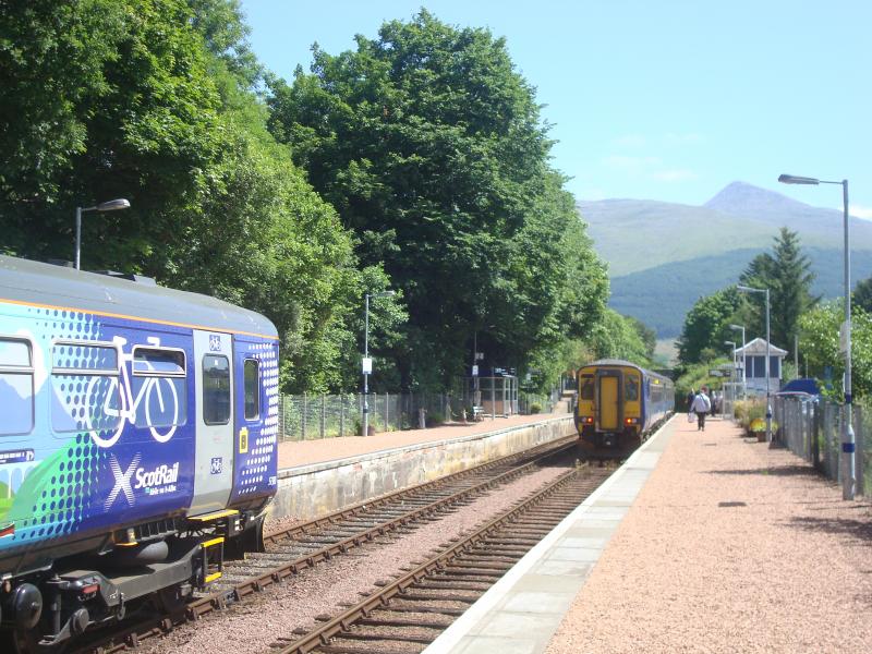 Oban Line - New Stop Boards: 153380 + 153373 on Training Run 3T93 at Taynuilt today waiting for Glasgow bound service (1Y24 - 156477) to depart. Both are stopped next to the new platform Stop Boards. Photo of Oban Line - New Stop Boards