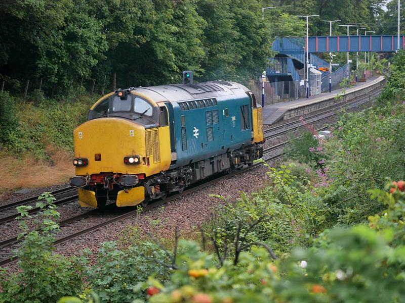 Dalgety 37610: 37610 runs light from Aberdeen Clayhills to Slateford Depot, through Dalgety Bay on 21 August 2021. Photo of Dalgety 37610