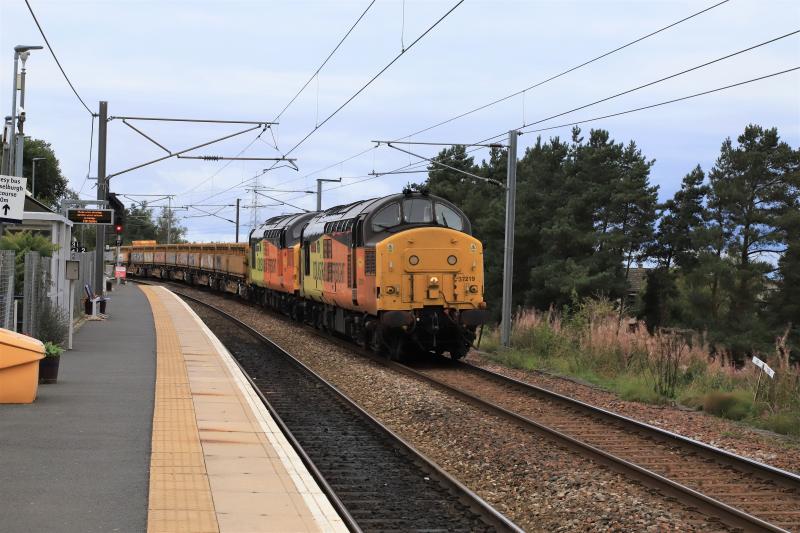 6K15: 37219 + 37057 on 6K15 08.40 Connel Ferry to Millerhill passing Newcraighall Station 2 hours early on 12/09/2021 Photo of 6K15