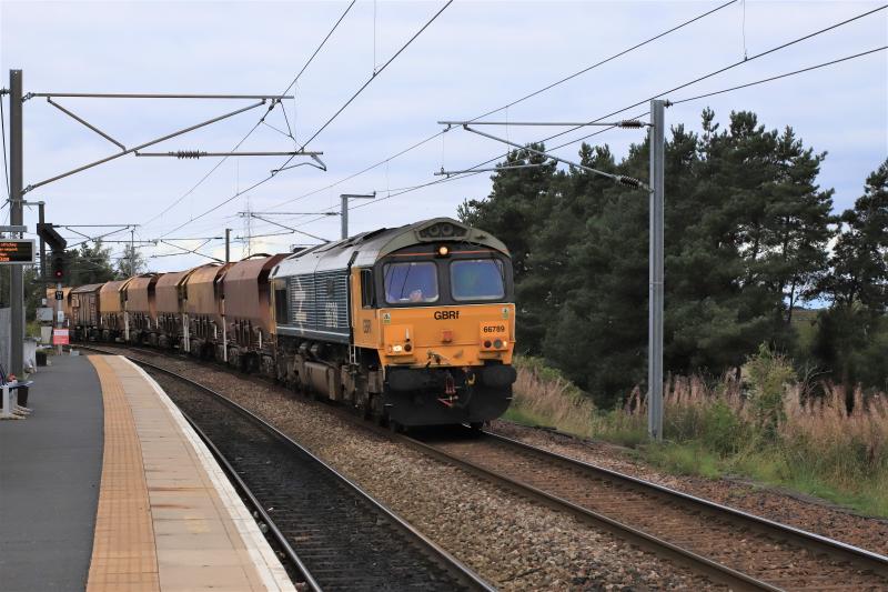 6K12: 66789 on 6K09 12.55 Newbridge to Millerhill S.S. 79 minutes late passing Newcraighall Station on 12/09/2021 Photo of 6K12