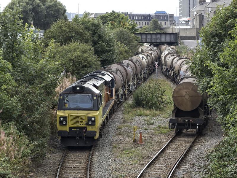 70814 SHUNTS WATERLOO 15.9.21.jpg: TIGHT SQUEEZE AT WATERLOO/
NOTE THE 0 MILEPOST Photo of 70814 SHUNTS WATERLOO 15.9.21.jpg