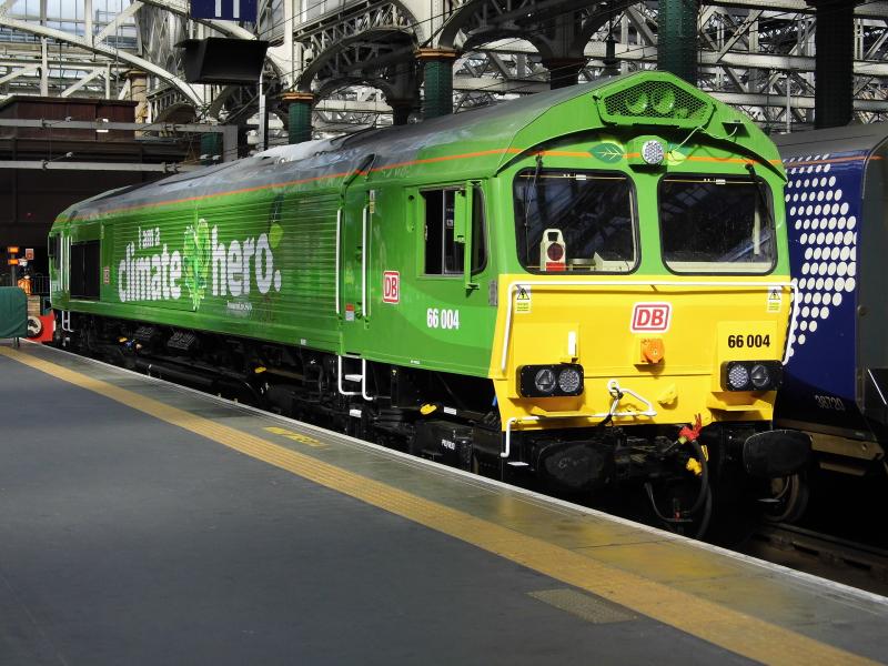 66004 15/09/21 Glasgow Central: 66004 on public display at Glasgow Central platform 11 on 15/09/21. This locomotive is powered by hydrotreated vegetable oil fuel and is repainted in a green climate hero livery. Photo of 66004 15/09/21 Glasgow Central