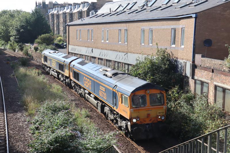 66733 + 66742: On a move from Tyne Coal Terminal to Millerhill today but unusually via Carlisle and the Edinburgh Suburban Line. Pic taken at the Former Newington Station. Photo of 66733 + 66742