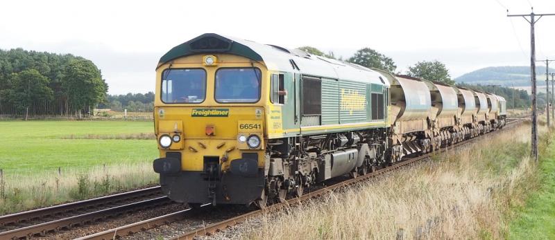 66541 on 6K30: 66541 heads 6K30 Forres to Millerhill past Bow of Fife LC on 22 September 2021 Photo of 66541 on 6K30