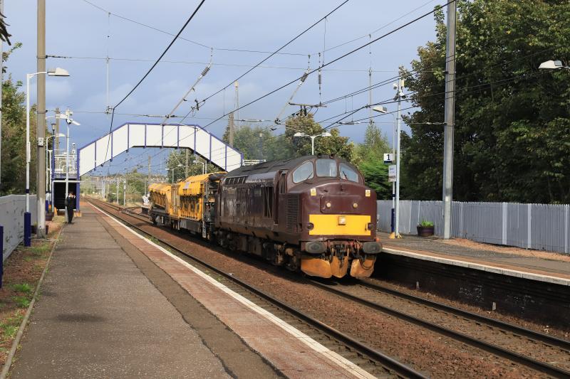 6X25: 37685 on 6X25 15.19 Millerhill S.S.to Connel Ferry passing through Slateford Station on 22/09/2021 Photo of 6X25