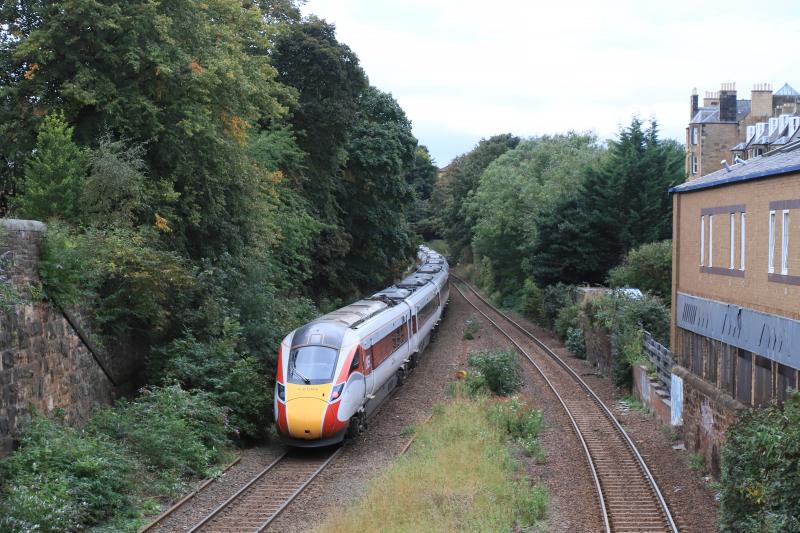 1E21: 800112 on 1E21 13.15 Edinburgh to Kings Cross passing the site of Newington Station on 25/09/2021 Photo of 1E21