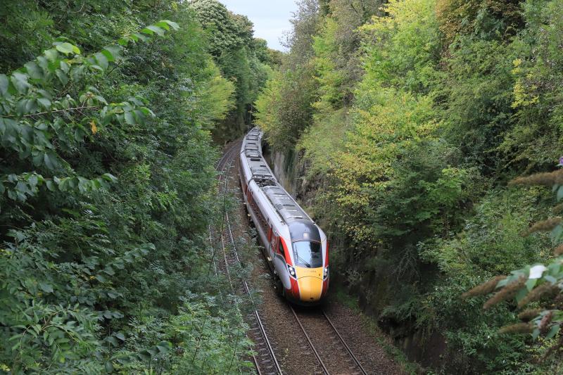 1S08: 800201 + 801109 on 1S08 08.30 Kings Cross to Edinburgh in the cutting at Myreside on the Sub on 02/10/2021 Photo of 1S08