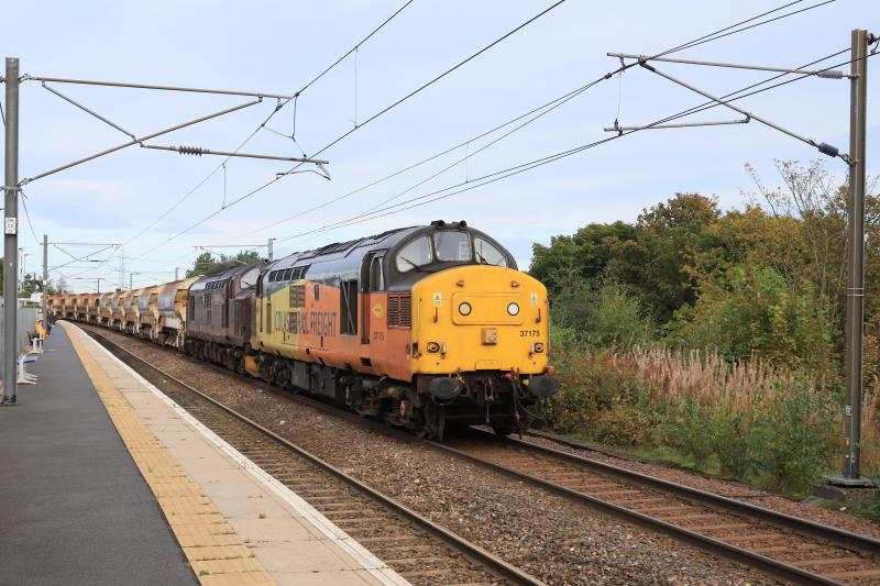 6K??: 37175 + 37685 on 6K?? 04.21 Tyndrum Lower to Millerhill passing Newcraighall Station on 11/10/2021 Photo of 6K??