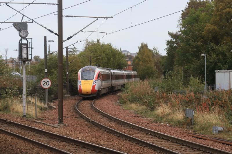 1W05: 800111 on 1W05 08.30 Leeds to Aberdeen approaching Craiglockart Jct on 10/10/2021 Photo of 1W05