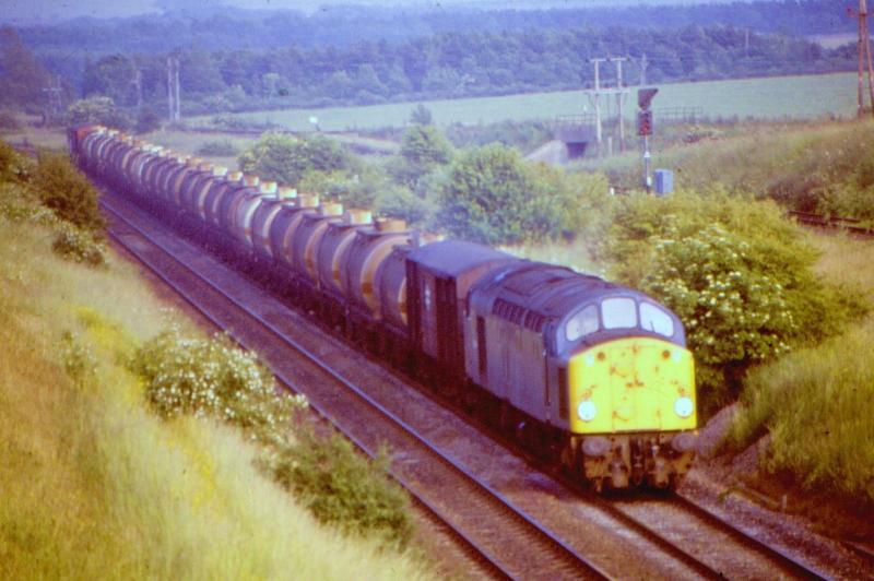 Photo of 40004 tanks for Leith at Musselburgh