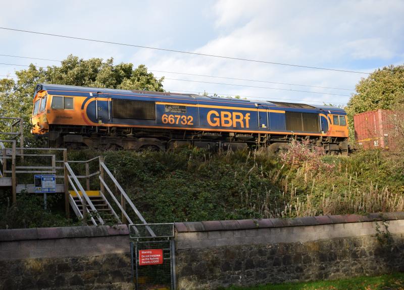 66732 4S69 Paisley 21.10.21: 66732 on 4S69 on 21.10.21 has passed through Paisley Gilmour Street station and is on the approach to Malcolm's yard at Elderslie. Photo of 66732 4S69 Paisley 21.10.21