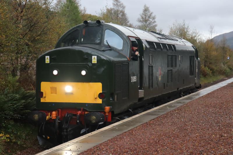 Photo of LSL Dumbarton CE to Fort William Sander D6851 (37667)