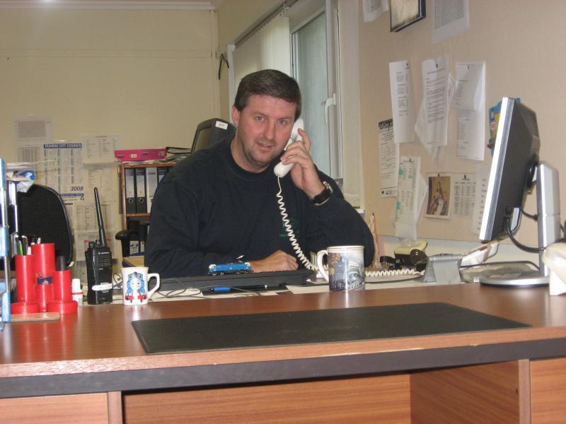 Pretending I'm busy!: While the rest of Scotland's enthusiasts enjoyed class 37's & a 40, I was stuck at work with a miniature class 86 for company!
3/1/2008 Photo of Pretending I'm busy!