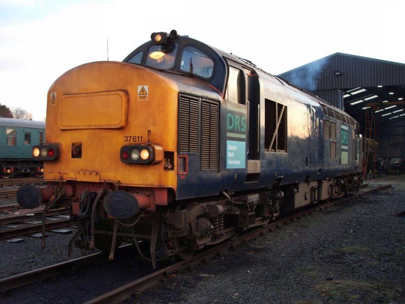 37611: sitting outside mmpd boness Photo of 37611
