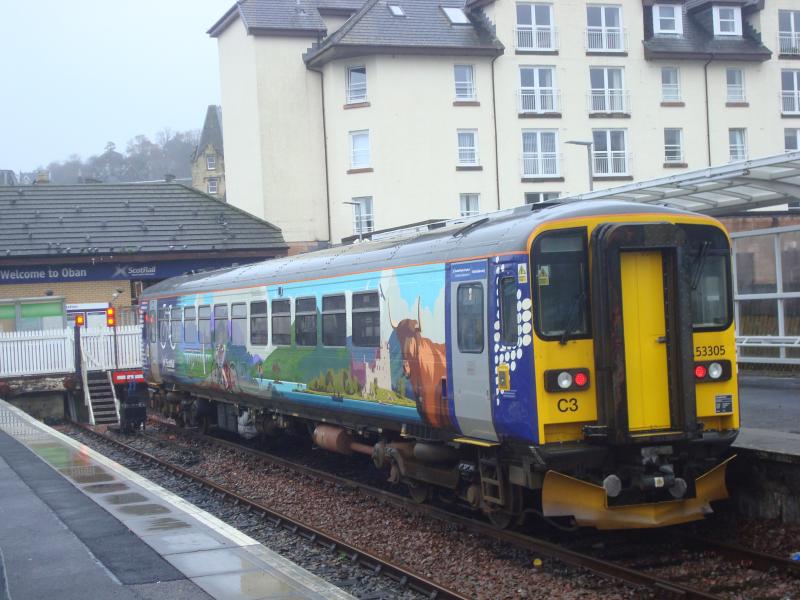 Photo of 153305 @ Oban - small cab end