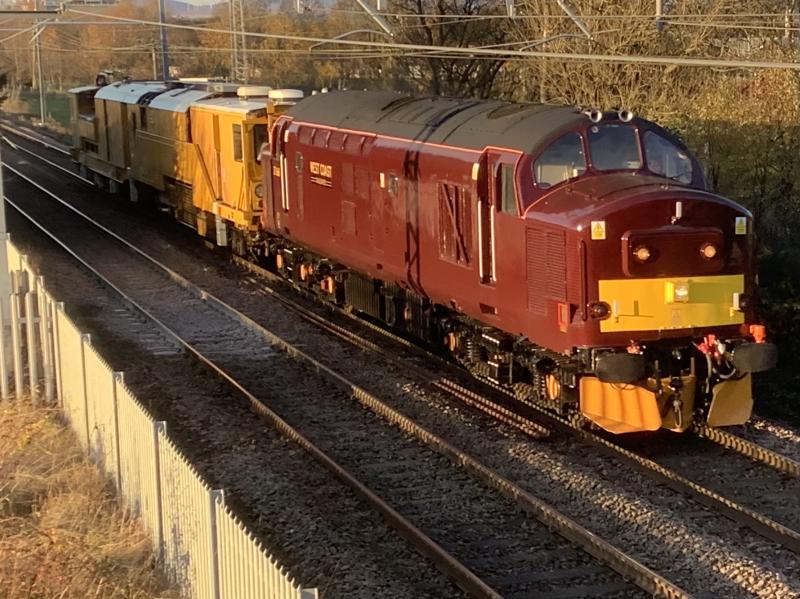 37668 + Stoneblower: Class 37 37668 and a stoneblower through Millhall Stirling on Sunday 21 st November on ite way to Carlisle Photo of 37668 + Stoneblower