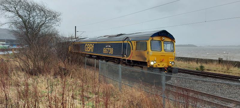 Class 66 738 Craigendoran : Class 66 738 at Craigendoran loop with Class 73 968, heading to Fort William. Photo of Class 66 738 Craigendoran