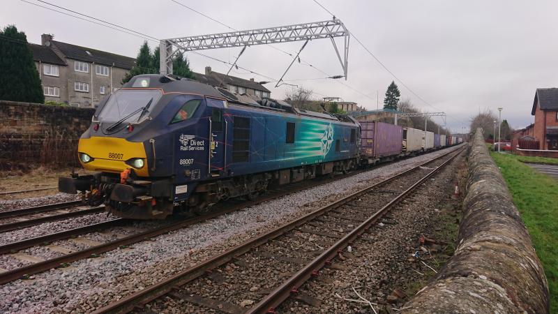 88007 Coatbridge - Tilbury: 88007 Coatbridge - Tilbury, just before I took the picture the pantograph was down and was running on the diesel engine (26.01.22). Photo of 88007 Coatbridge - Tilbury