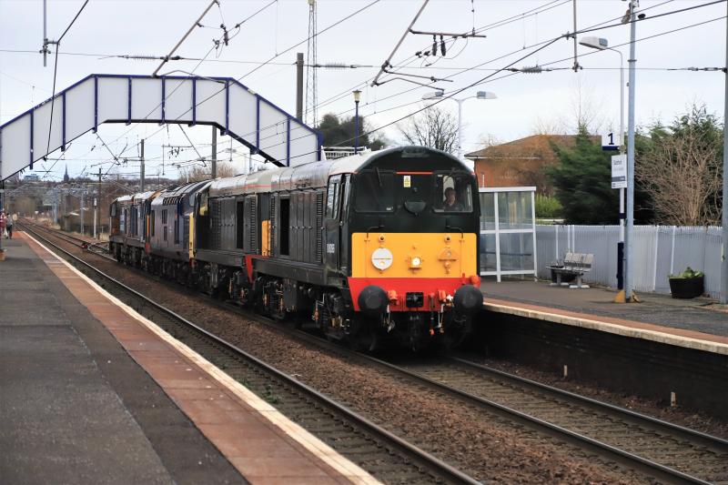 0Z17 Class 37 Sandwich: D8096 + D8107 + 37067 + 20302 + 20305 on 0Z17 12.42 Boness Jn Exchange Siding to Crewe H.S. passing through Slateford on 28/01/2022 Painted bodyside numbers Photo of 0Z17 Class 37 Sandwich