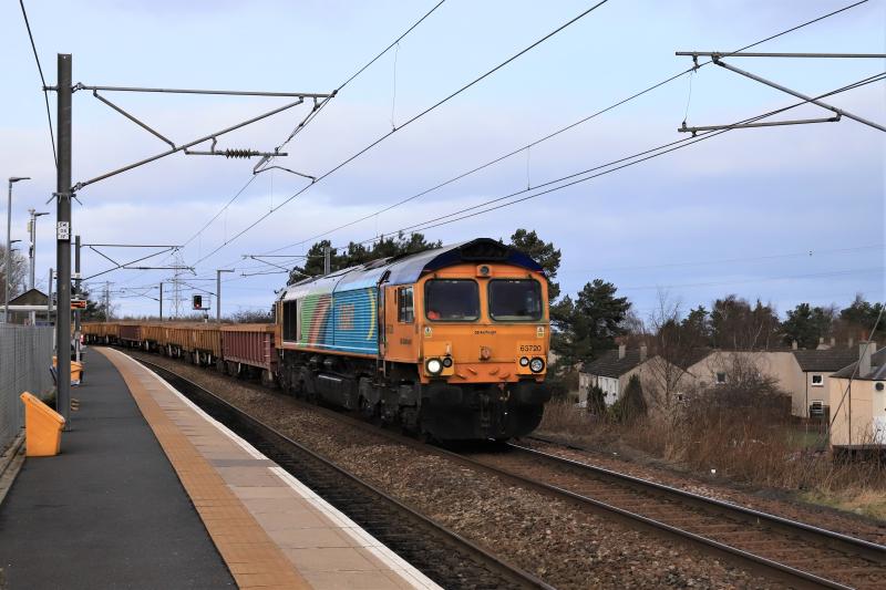 6K10: 66720 with 66421 on 6K10 02.30 Stonehaven to Millerhill passing Newcraighall on 31/01/2022 66720 Night time Vinyl Photo of 6K10