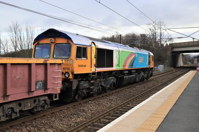 6K10: 66720 with 66421 on 6K10 02.30 Stonehaven to Millerhill passing Newcraighall on 31/01/2022 66720 Night time Vinyl Photo of 6K10