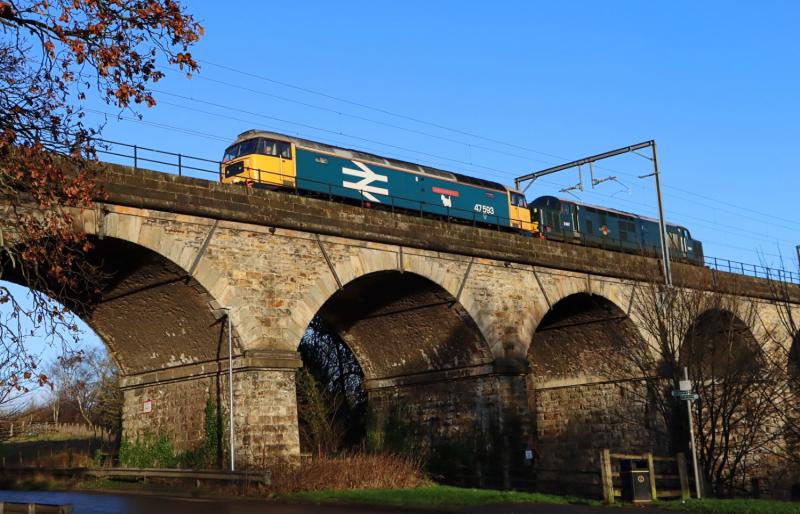 47593 and 37521 Larbert: 47593 and 37521 pass over Larbert viaduct with an 0Z37 Dundee - Crewe move 09/02/2022 Photo of 47593 and 37521 Larbert