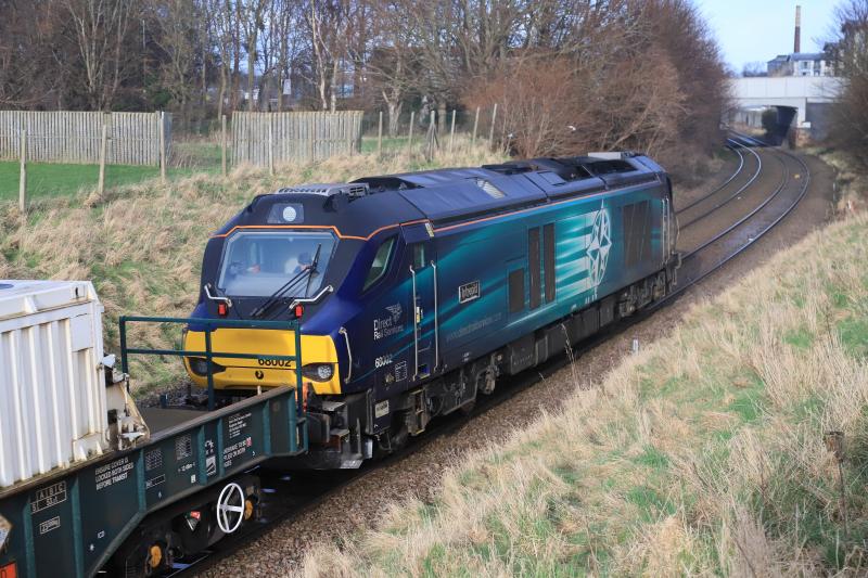 Early 6M50: 68002 on the rear topn tail with 68007 on 6M50 15.54 Torness to Carlisle passing Peffermill Playing Fields running 130+ minutes early. Photo of Early 6M50