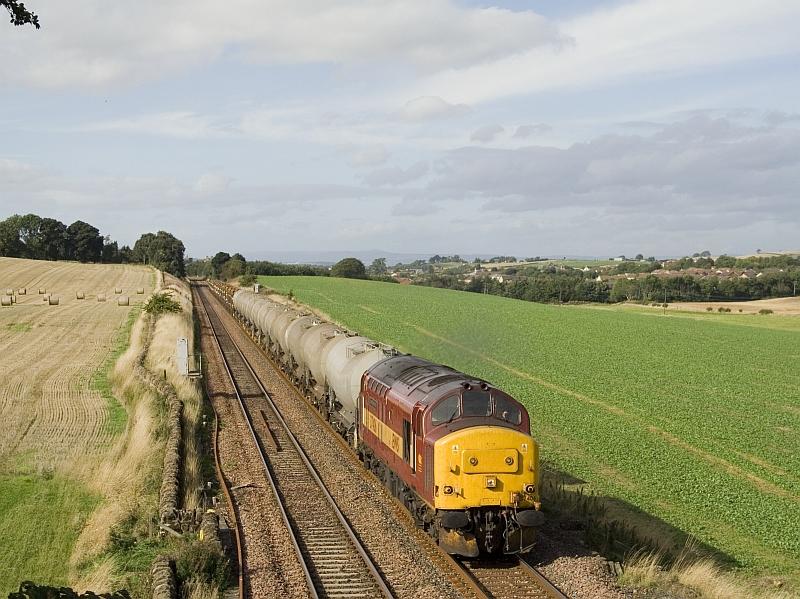Park Farm Thrash: 37406 makes music as she snarls along with a diverted Mossend-Aberdeen on 22 Sept 2006 Photo of Park Farm Thrash
