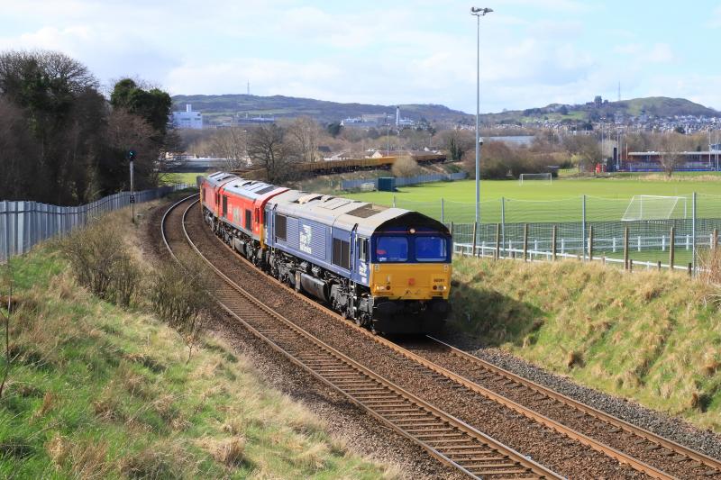 6S50 Triple header: 66091 in Drs livery with 66113 + 66131 on 6S50 12.11 Carlisle N.Y. to Millerhill S.S. passing Peffermill Playing Fields on 30/03/2022. Has 66091 gone back to DB or have they hired it from DRS? Photo of 6S50 Triple header
