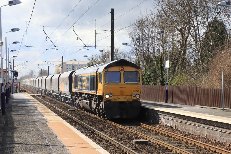 6E32: 66742 on 6E32 12.29 Mossend P D Stirling to Hunslet Tilcon at Kingsknowe on 02/04/2022 Photo of 6E32