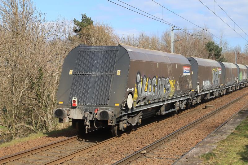 Graffiti: HYA 371038 on the rear of 6E32 at Kingsknowe on 02/04/2022. Every wagon had Graffiti Photo of Graffiti