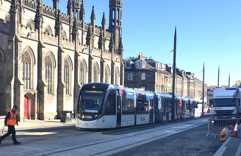 York Place: revised: 265 at what until recently was the York Place stop, and
about to cross over for return to Edinburgh Airport. The hi-vizzed member of staff has just manually changed the points. 01.04.2022. Photo of York Place: revised