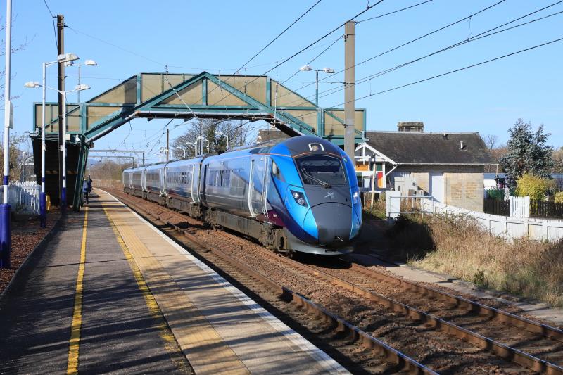 9N09: 802219 on 9N09 09.33 Edinburgh to Newcastle passing through Prestonpans on 08/04/2022. It is possible to get 3 different liveries on Class 80x within 22 minutes. Photo of 9N09