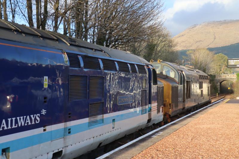37266 + 37425 (Concrete Bob) @ Taynuilt: Heading back to Dumbarton a UK Railtours special to Oban (and for passengers Tobermory). Caught at Taynuilt this evening as it awaited a ScotRail service from Glasgow QS. Photo of 37266 + 37425 (Concrete Bob) @ Taynuilt