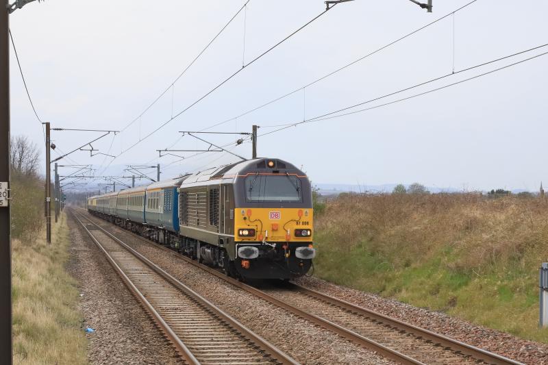 1Z40: 67006 on 1Z40 13.08 Edinburgh to Kings Cross approaching Wallyford on 11/04/2022 Photo of 1Z40