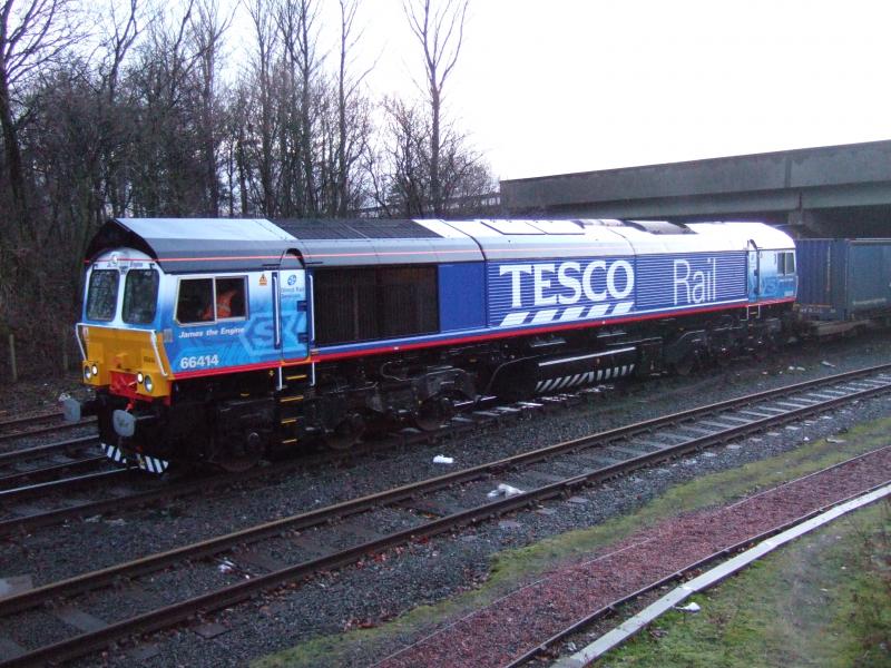 Photo of 66414 with new 'Tesco Rail' branding at Fouldubs