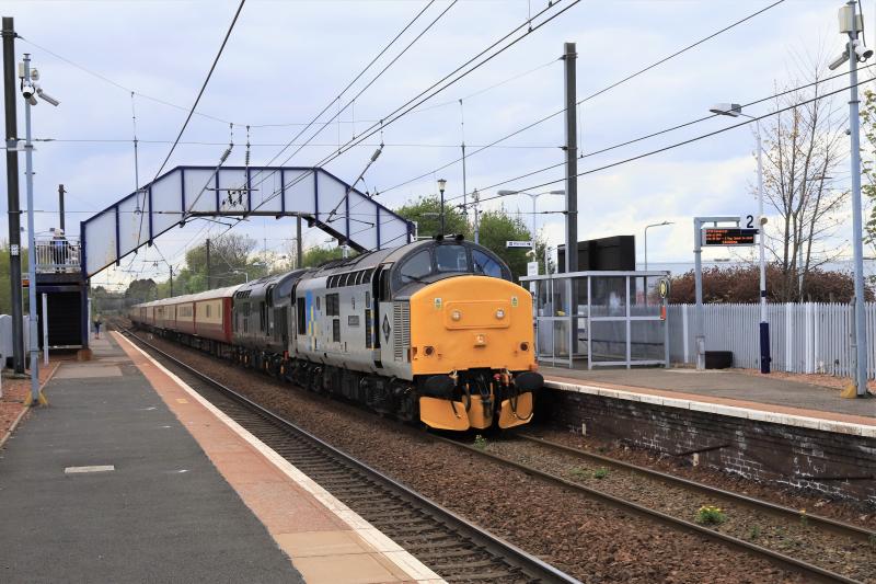 1Z38: 37688 + 37521 (D6817) on 1Z38 08.17 Crewe Down Refuge Siding to Alnmouth passing through Slateford on 19/04/2022 Photo of 1Z38