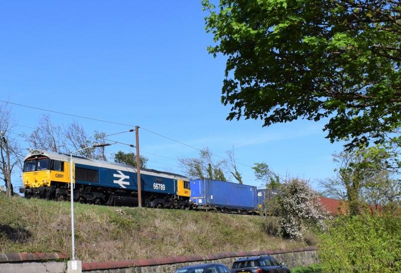 4S69 21.4.22: 66789 nears Elderslie with well loaded 4S69 on a sunny 21 April 2022 Photo of 4S69 21.4.22