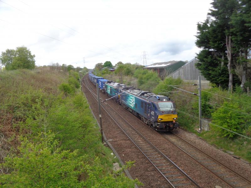 88002 on diverted Tesco : Passes Kaimes Quarry just east of Kirknewton Photo of 88002 on diverted Tesco