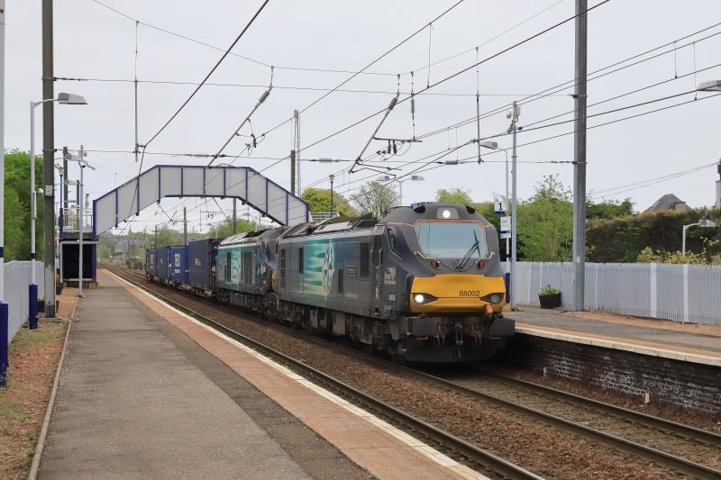 Diverted 4S43: 88002 + 68002 on 4S43 01.00 Daventry to Mossend Euroterminal at Slateford on 02/05/2022. 88002 on diesel power until it passes over Slateford viaduct Photo of Diverted 4S43