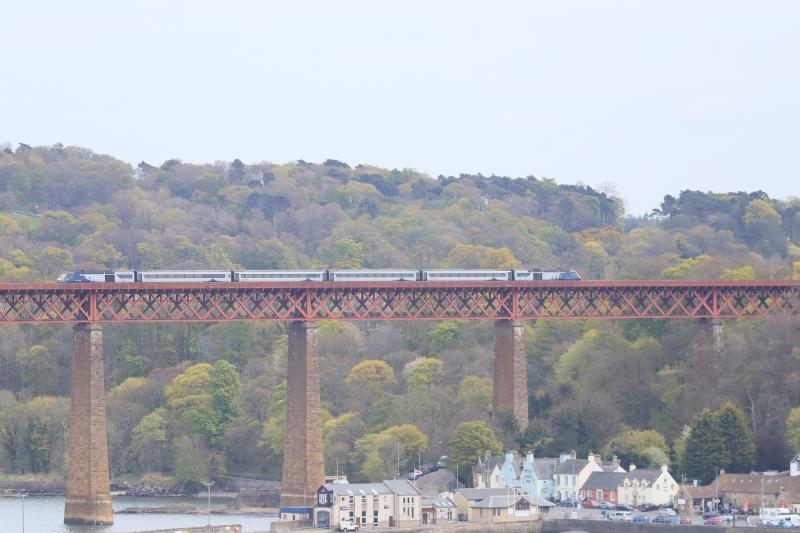 1B28: 43130 + 43181 on 1B28 12.07 Aberdeen to Edinburgh approaching Dalmeny on 28/04/2022 Photo of 1B28