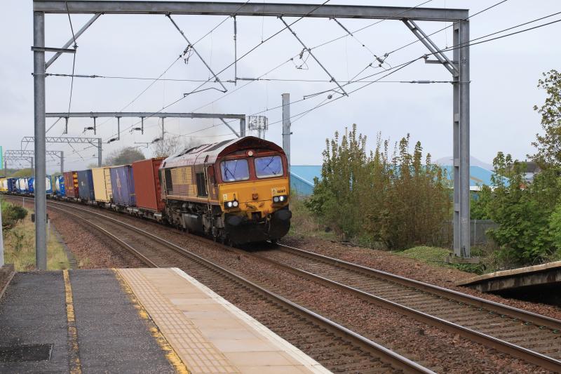 4E96: 66169 on 4E96 08.24 Mossend Euroterminal to Tees Dock BSC Export Berth approaching Prestonpans on 04/05/2022 Photo of 4E96