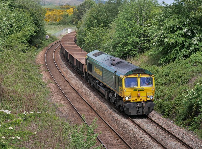 Cowdenbeath ballast: Freightliner 66570 passes the former Cowdenbeath North Junction (for Perth via Glenfarg) with ballast empties from Thornton Yard to Ravenstruther for reloading on 19 May 2022. Thanks for the Toot. Photo of Cowdenbeath ballast