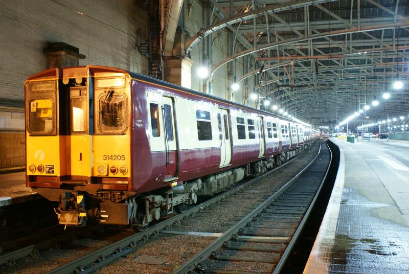314 205: 314 205 SITTING IN GLASGOW IN THE EARLY HOURS OF MONDAY MORNING ON 26 JAN 2009.(photo greig gibson) Photo of 314 205